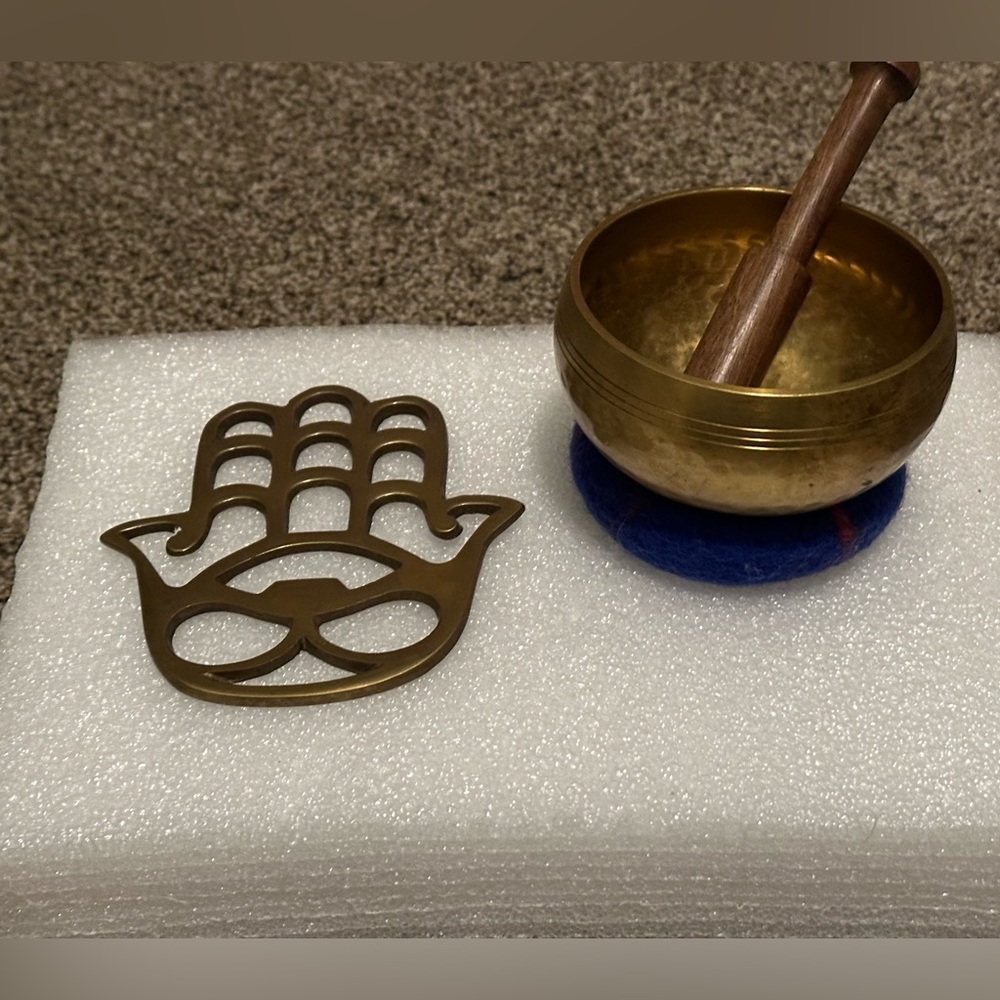 Brass Meditation Bowl with Wooden Striker - Picture 5 of 5
